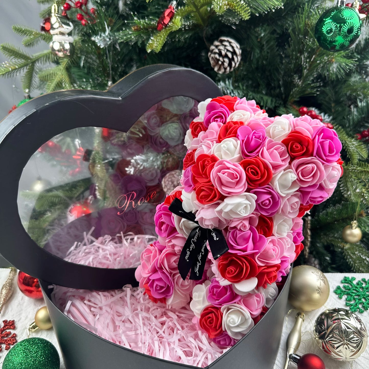 🌹 25 cm-es műrózsa virágmackó – romantikus Valentin-napi és évfordulós ajándék 🧸❤️