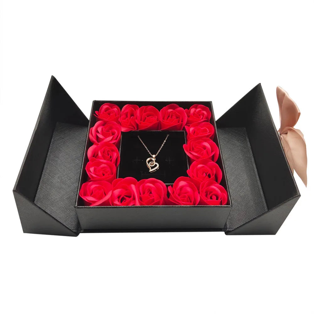🌹 Örök Rózsák Ajándékdoboz + Nyaklánc 💖 100 Nyelven Beszélő "Szeretlek" – Tökéletes Ajándék Neki 🎁