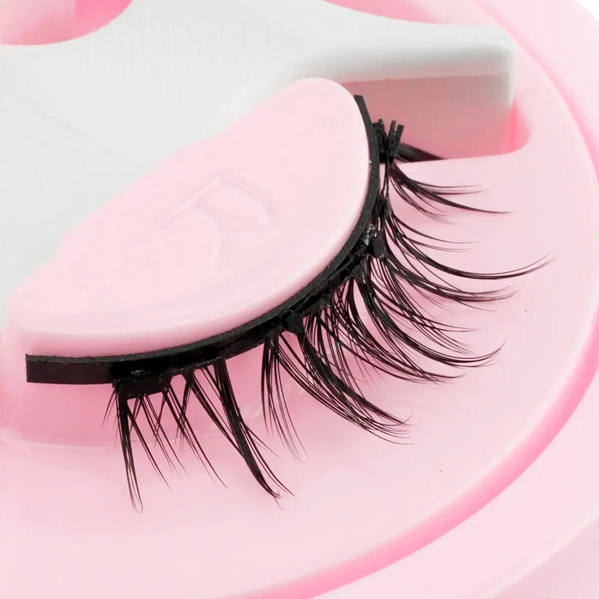 Reusable Magnetic Eyelashes – 1 Pair Natural Curly & Fluffy Lashes with Tweezer, No Glue Needed