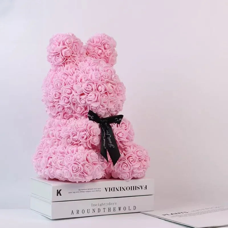 🌹 Rózsa színű plüssmackó művirág – Romantikus évfordulós, Valentin-napi és születésnapi ajándék hölgyeknek 🎁