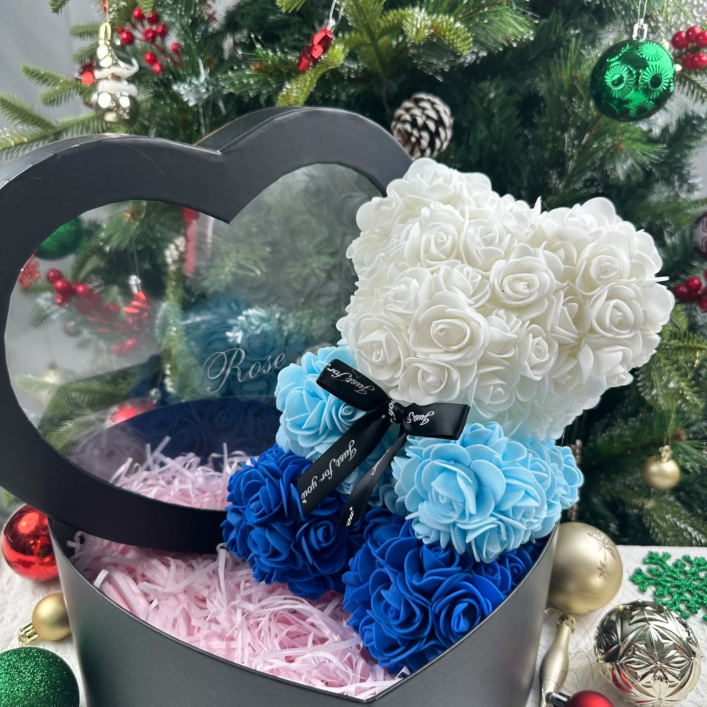🌹 25 cm-es műrózsa virágmackó – romantikus Valentin-napi és évfordulós ajándék 🧸❤️