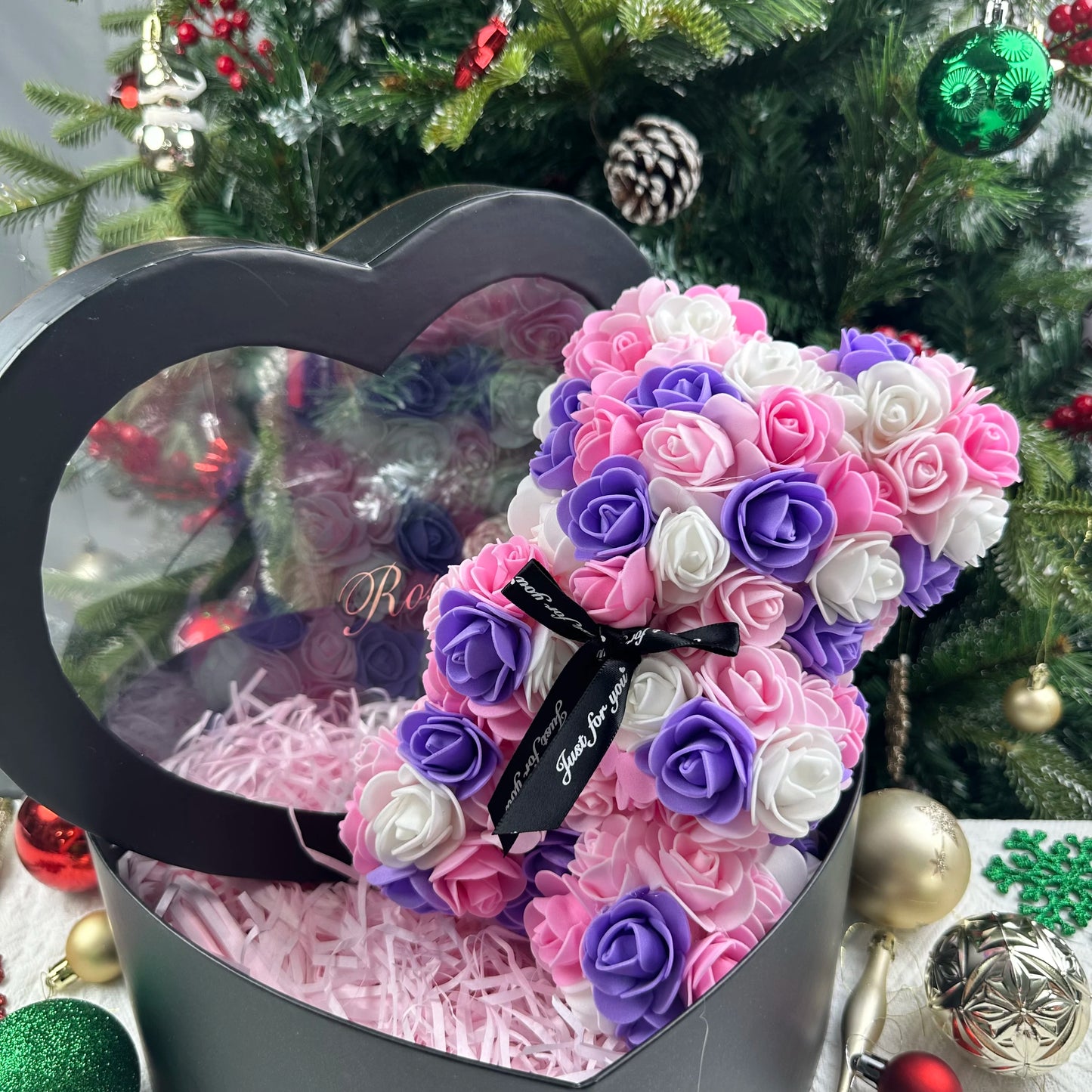 🌹 25 cm-es műrózsa virágmackó – romantikus Valentin-napi és évfordulós ajándék 🧸❤️
