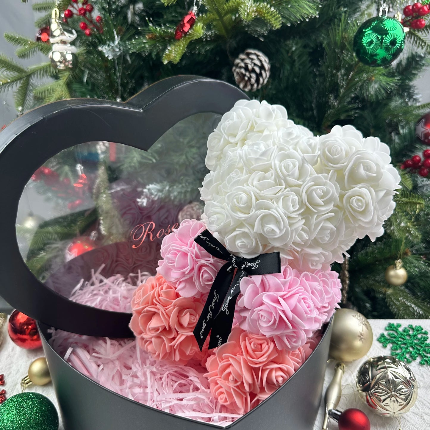 🌹 25 cm-es műrózsa virágmackó – romantikus Valentin-napi és évfordulós ajándék 🧸❤️