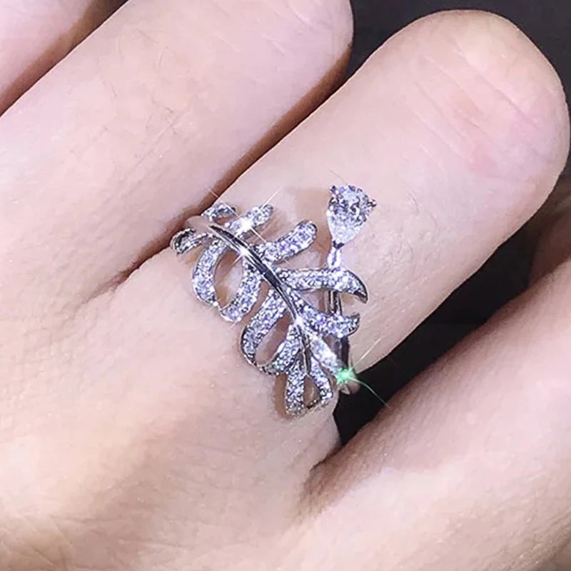 ✨ Huitan Leaf Design Waterdrop Cubic Zirconia Ring – Luxury Statement Jewelry
