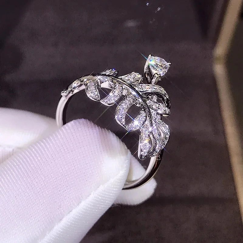 ✨ Huitan Leaf Design Waterdrop Cubic Zirconia Ring – Luxury Statement Jewelry