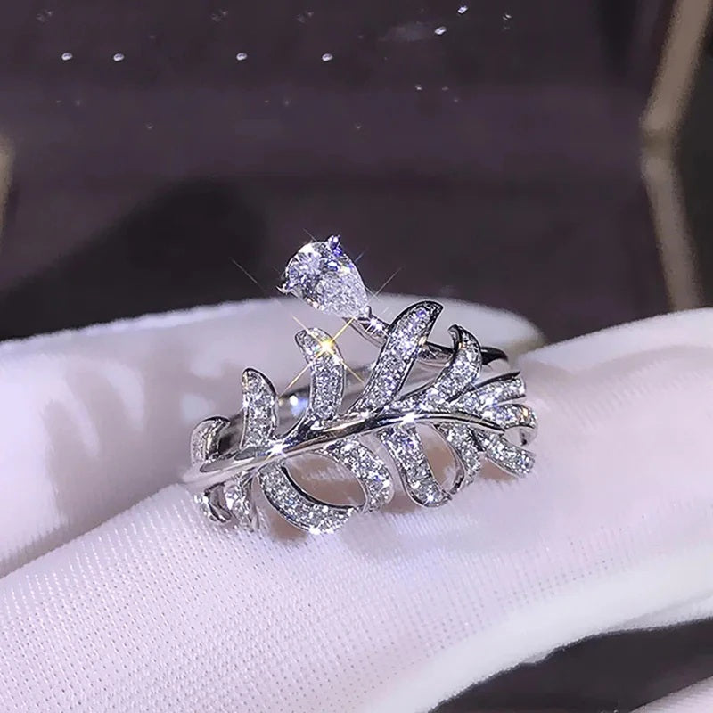 ✨ Huitan Leaf Design Waterdrop Cubic Zirconia Ring – Luxury Statement Jewelry