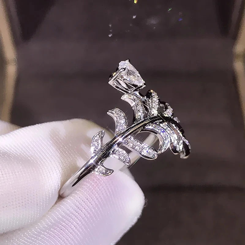 ✨ Huitan Leaf Design Waterdrop Cubic Zirconia Ring – Luxury Statement Jewelry