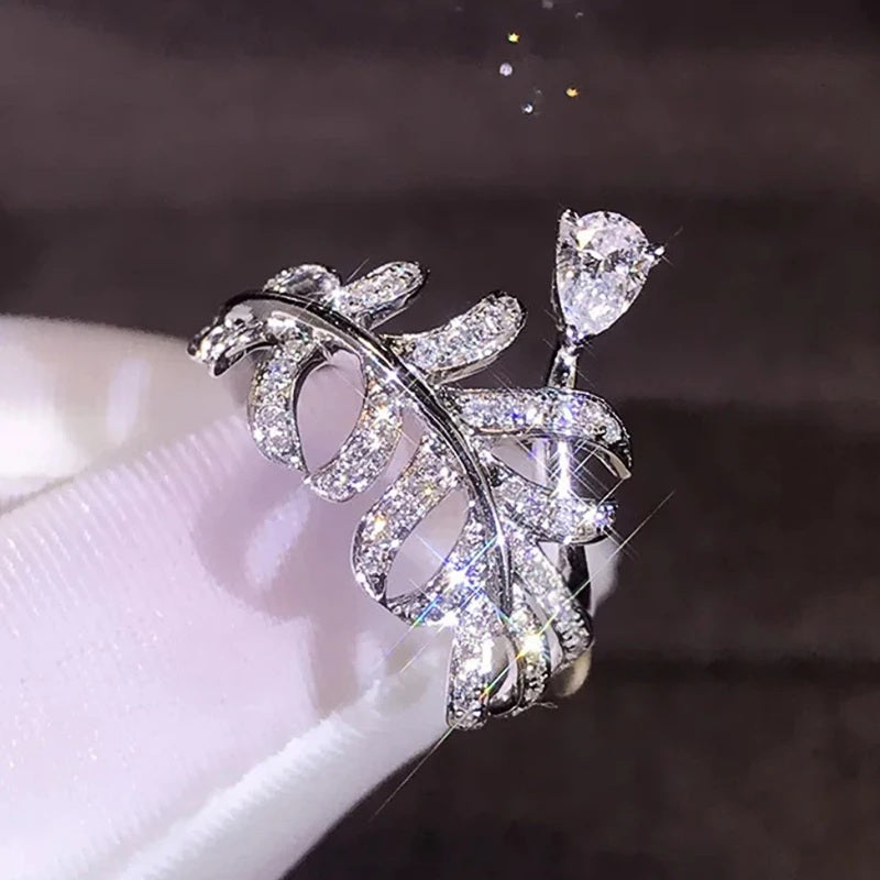 ✨ Huitan Leaf Design Waterdrop Cubic Zirconia Ring – Luxury Statement Jewelry
