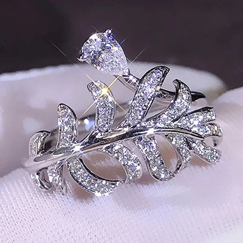 ✨ Huitan Leaf Design Waterdrop Cubic Zirconia Ring – Luxury Statement Jewelry