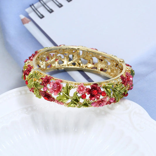 🌺 Etnikai Vintage Üreges Virágos Karkötő – Kézzel Készített Hipoallergén Ékszer Nőknek, Elegáns Születésnapi Ajándék Anyukának, Nővérnek vagy Barátnőnek 