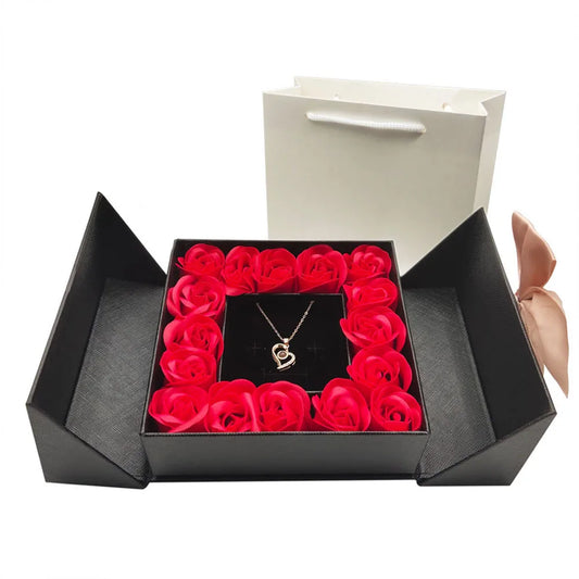 🌹 Örök Rózsák Ajándékdoboz + Nyaklánc 💖 100 Nyelven Beszélő "Szeretlek" – Tökéletes Ajándék Neki 🎁