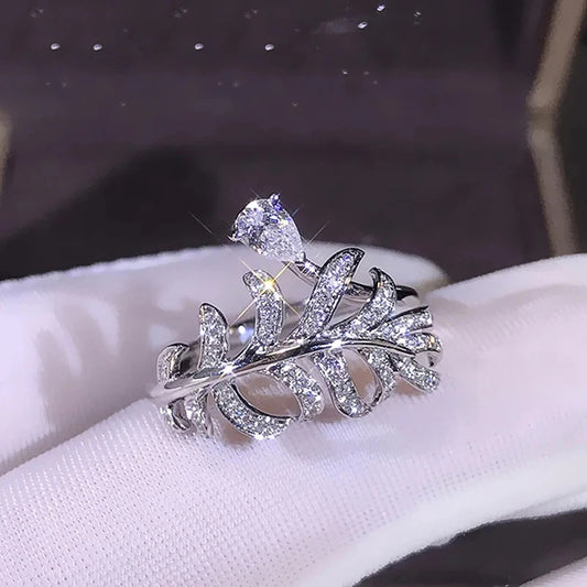 ✨ Huitan Leaf Design Waterdrop Cubic Zirconia Ring – Luxury Statement Jewelry